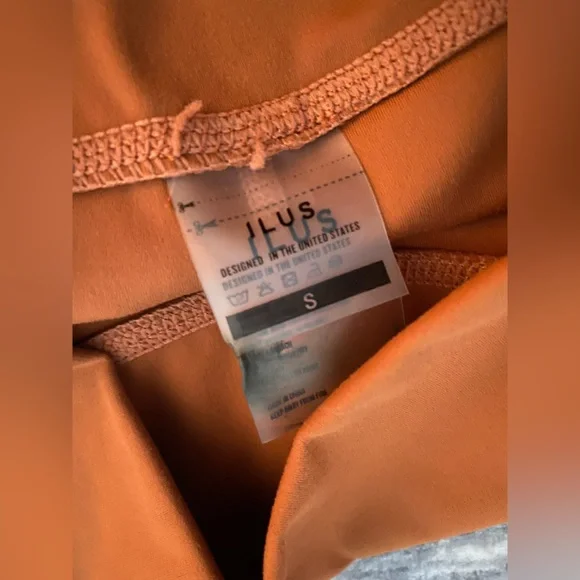 Workout Shorts & Leggings - Picture 3 of 6